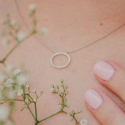 18CT open circle diamond pendant