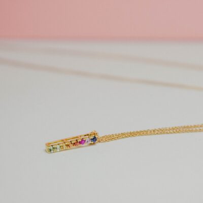 18CT yellow gold multi-colour sapphire pendant with 9CT yellow gold chain - Image 2