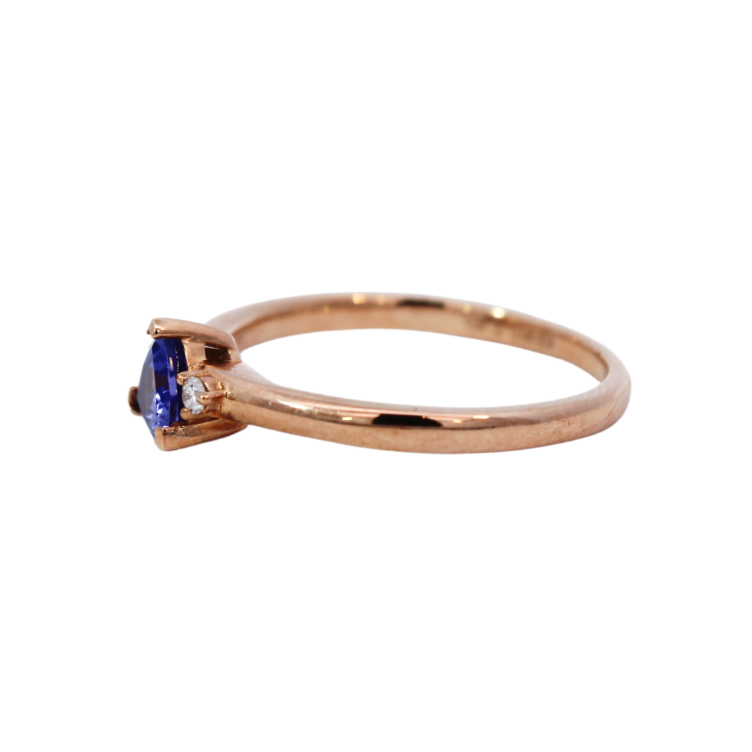 10ct yellow gold Tanzanite ring