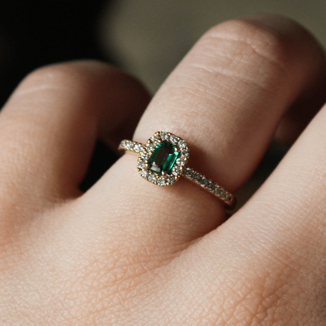 emerald-diamond-ring