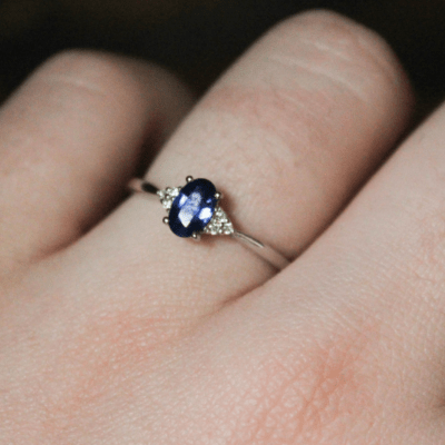 sapphire-oval-diamond-ring