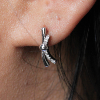 14K White Gold 0.08CT Bow Earrings - Image 2