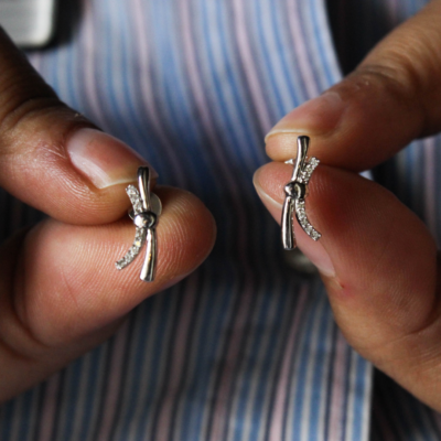 14K White Gold 0.08CT Bow Earrings - Image 3