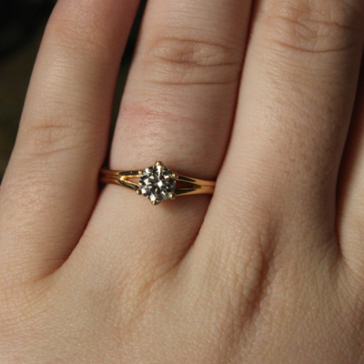 18K Yellow Gold 6-Claw Split Shank Diamond Engagement Ring - Image 2