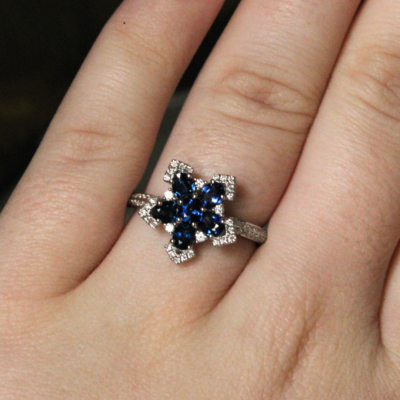 18K White Gold Floral Sapphire Diamond Ring - Image 2